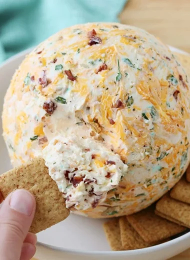 Easy cheese ball recipe with cream cheese and herbs for parties